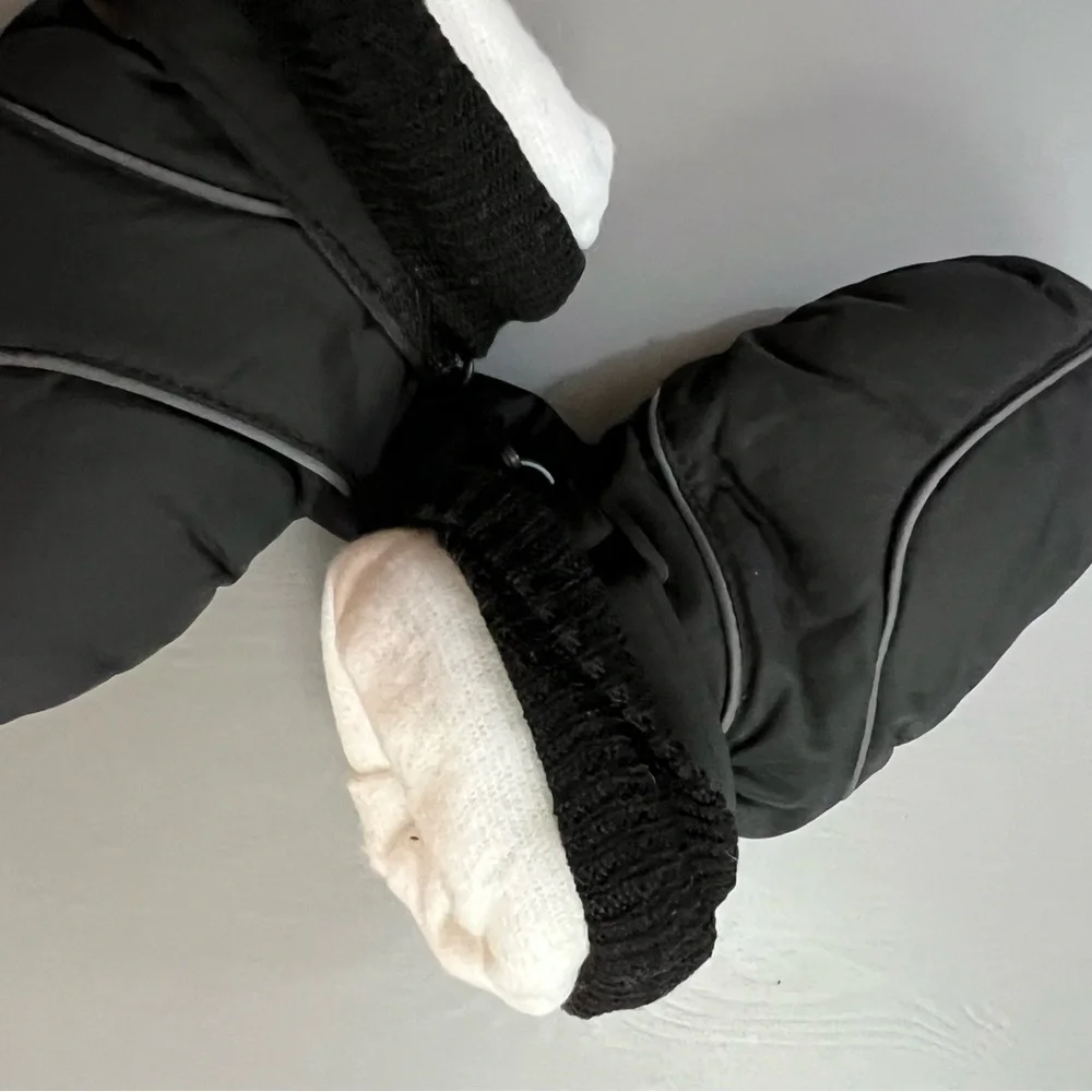 SUMMER SALE: Toddlers Mittens Black Quilted